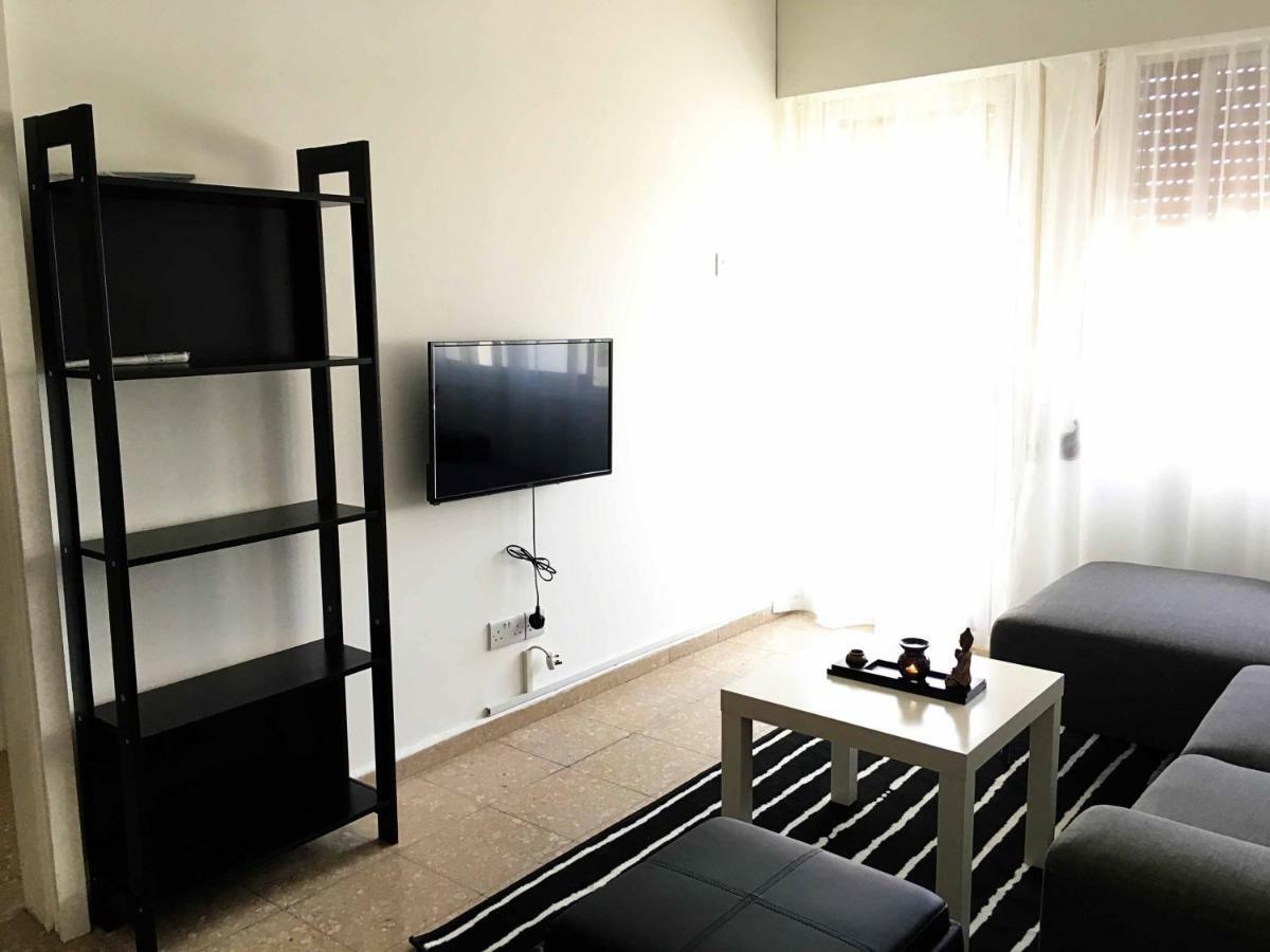 Home Away One Bedroom Apartment In Nicosia Esterno foto